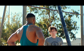 美AI巨头也玩起嘲讽“友商”？Anthropic超级碗广告讽刺ChatGPT广告多