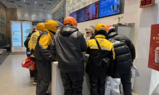 中国AI大战：奶茶店干爆单了