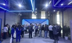 “百镜大战”持续升温，AI成关键词！今年AWE首设的东方枢纽展区都有哪些亮点？